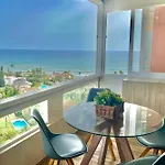 Beachfront- Junto A La Playa Y Con Impresionantes Vistas Al Mar Lägenhet