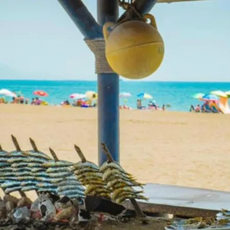 Beachfront- Junto A La Playa Y Con Impresionantes Vistas Al Mar * Marbella