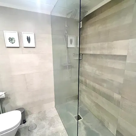 Beachfront- Junto A La Playa Y Con Impresionantes Vistas Al Mar