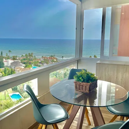 Beachfront- Junto A La Playa Y Con Impresionantes Vistas Al Mar Apartment