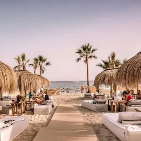 Beachfront- Junto A La Playa Y Con Impresionantes Vistas Al Mar Apartment