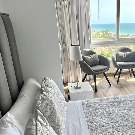 Beachfront- Junto A La Playa Y Con Impresionantes Vistas Al Mar * Marbella