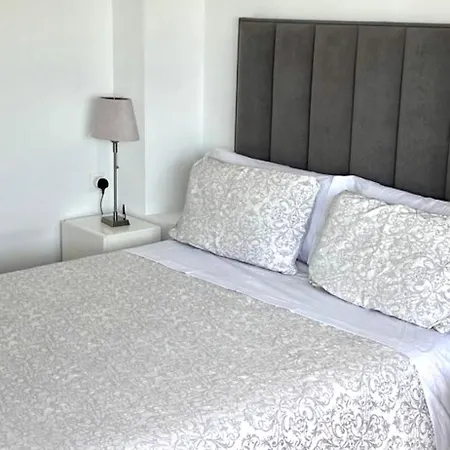 Apartment Beachfront- Junto A La Playa Y Con Impresionantes Vistas Al Mar Marbella