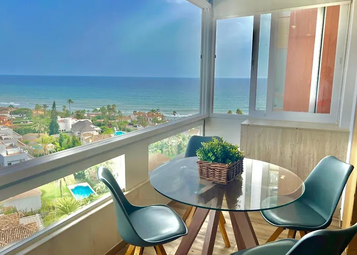 Beachfront- Junto A La Playa Y Con Impresionantes Vistas Al Mar Appartamento