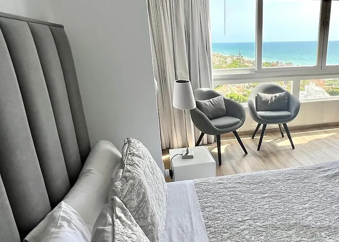 Beachfront- Junto A La Playa Y Con Impresionantes Vistas Al Mar * Marbella