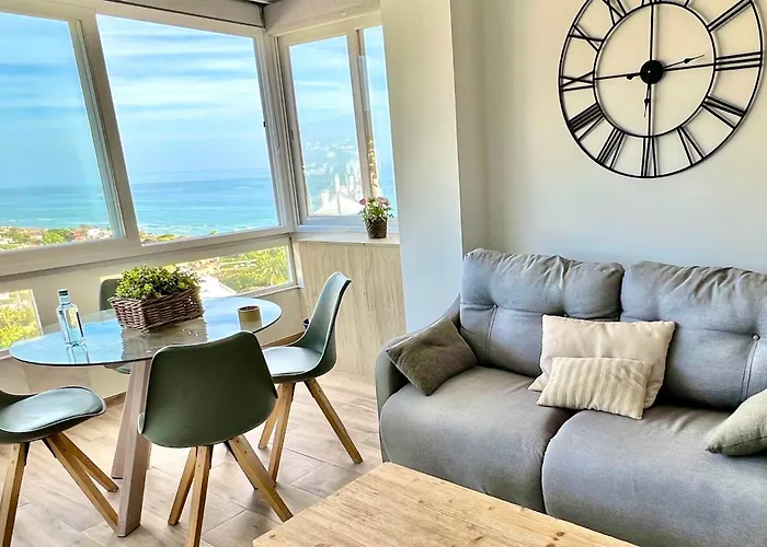 Beachfront- Junto A La Playa Y Con Impresionantes Vistas Al Mar Appartamento Marbella