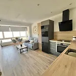 Apartamento Beachfront- Junto A La Playa Y Con Impresionantes Vistas Al Mar Marbella