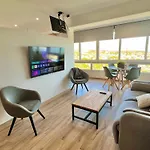 Beachfront- Junto A La Playa Y Con Impresionantes Vistas Al Mar Apartamento