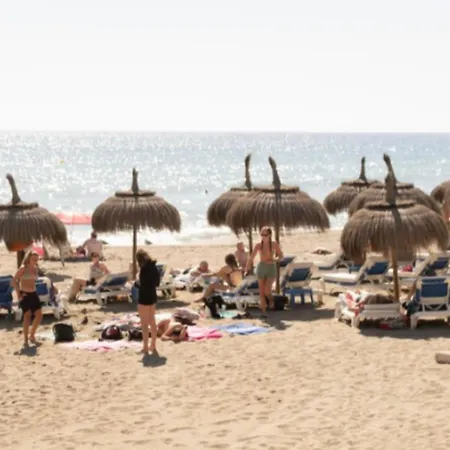 Beachfront- Junto A La Playa Y Con Impresionantes Vistas Al Mar מארבלה