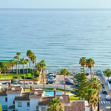 Beachfront- Junto A La Playa Y Con Impresionantes Vistas Al Mar דירה